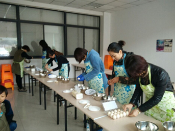 公司工會(huì)舉辦迎 “三八節(jié)”烘焙活動(dòng)