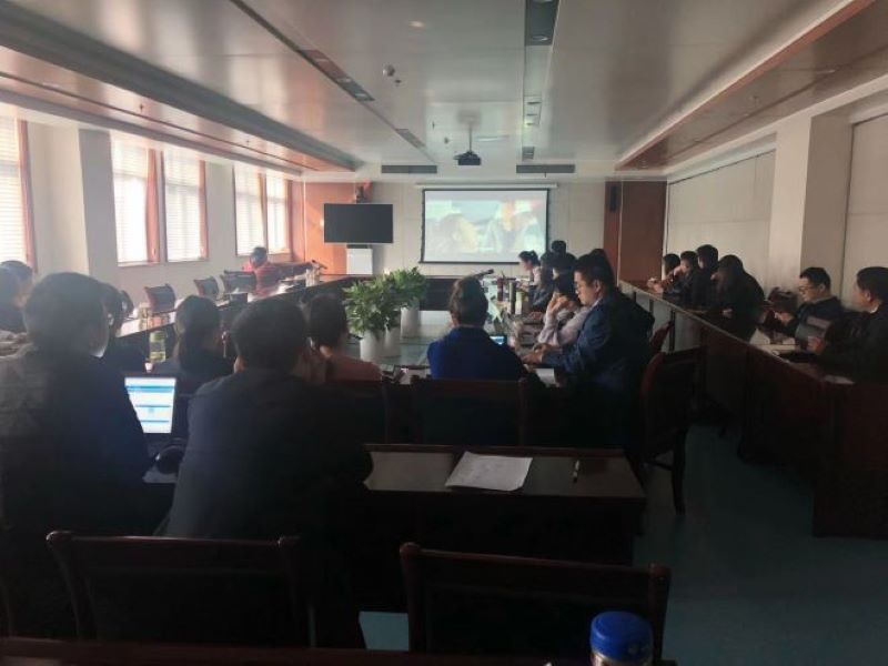 公司組織黨員、員工觀看廉潔警示教育題材電影《決不姑息》